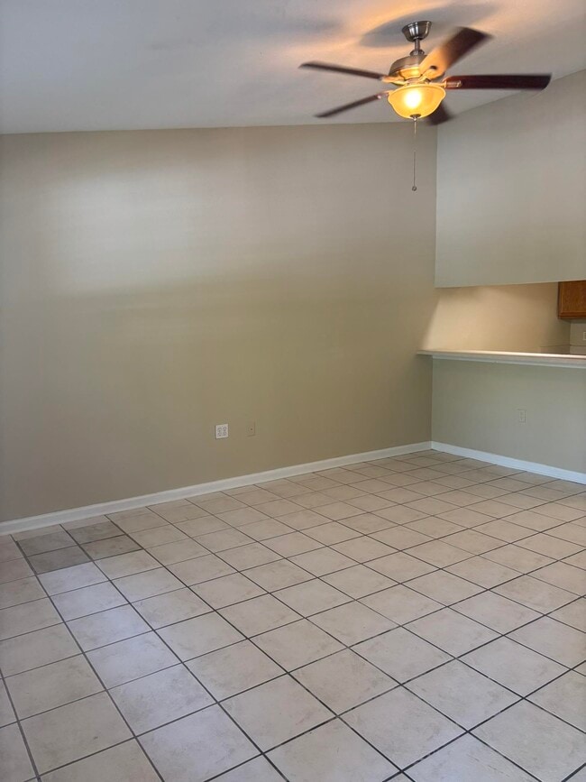 2740 W Tharpe St Unit 105