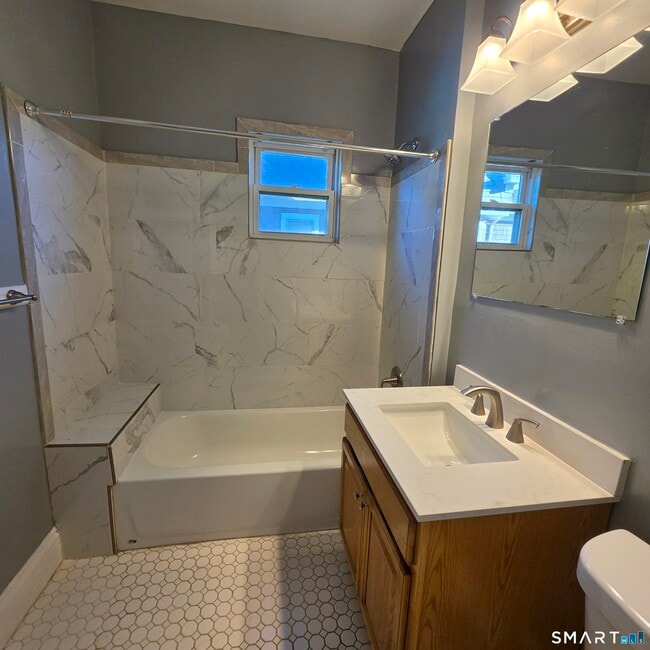 142 Oakland Terrace Unit 2