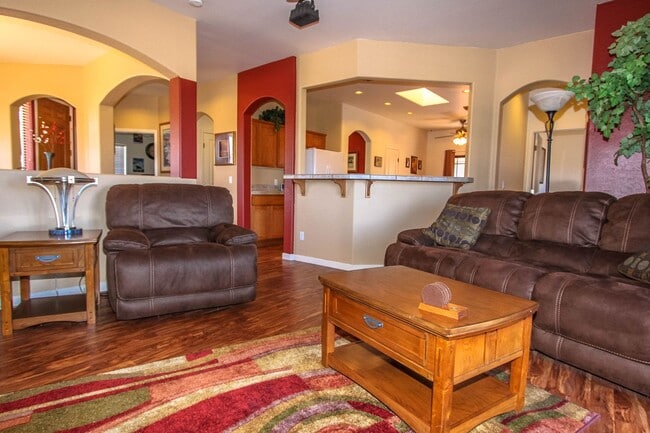 Photo - Furnished in Willow Hills