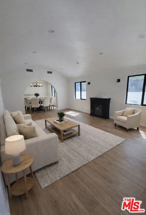 Photo - 620 N Poinsettia Pl