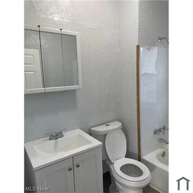 957 Parkway Rd Unit 1