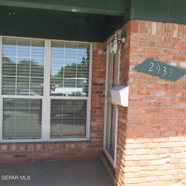 Photo - 2933 Wedgewood Dr