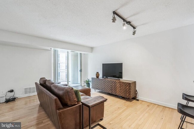 Photo - 7500 Woodmont Ave Unidad S714