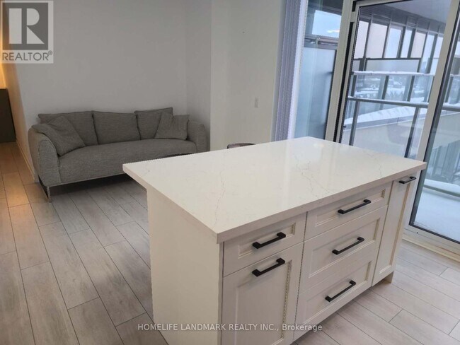 Photo - 270 Dufferin St Unit 512