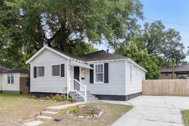 Large 3BR/1BA Eastside Savannah Home For Rent - Large 3BR/1BA Eastside Savannah Home For Rent