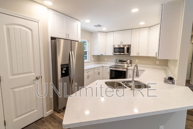 Photo - 216 E Zuni Dr