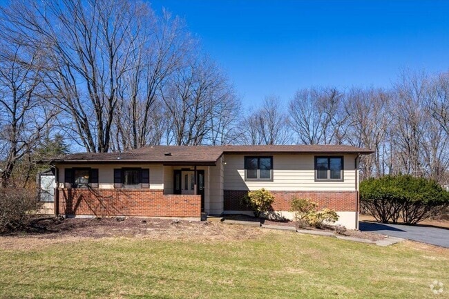 Building Photo - 13 Barrie Dr Rental