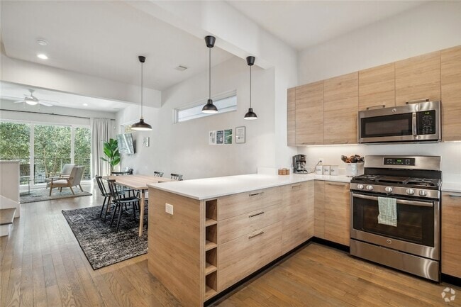 Building Photo - 2809 St Emanuel St Rental