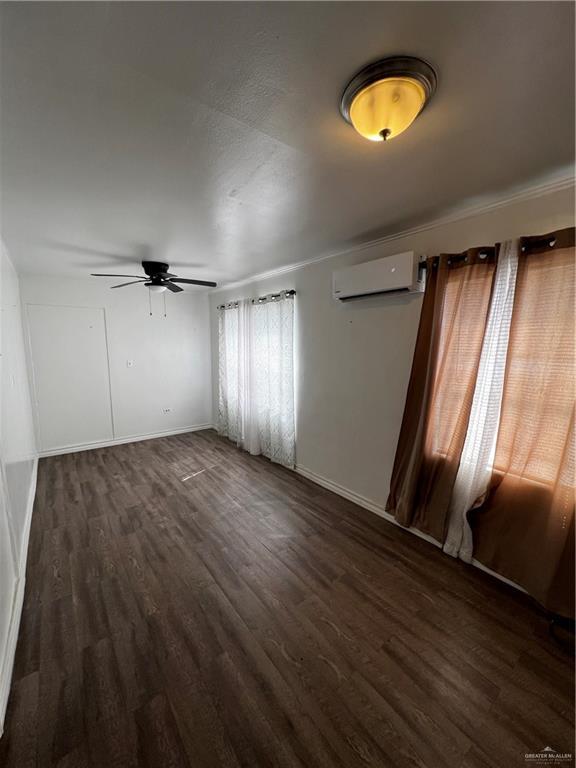 Photo - 8 E Adams St