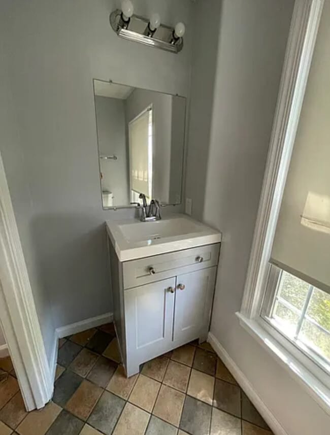 tocador - 3034 Hickory Grove Ct