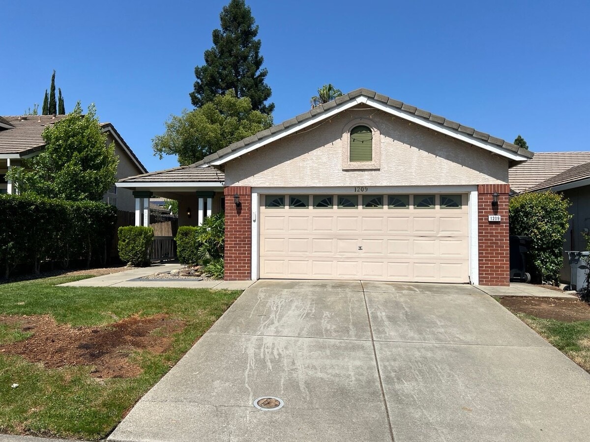 Gorgeous Broadstone home near Kemp Park. - Gorgeous Broadstone home near Kemp Park.