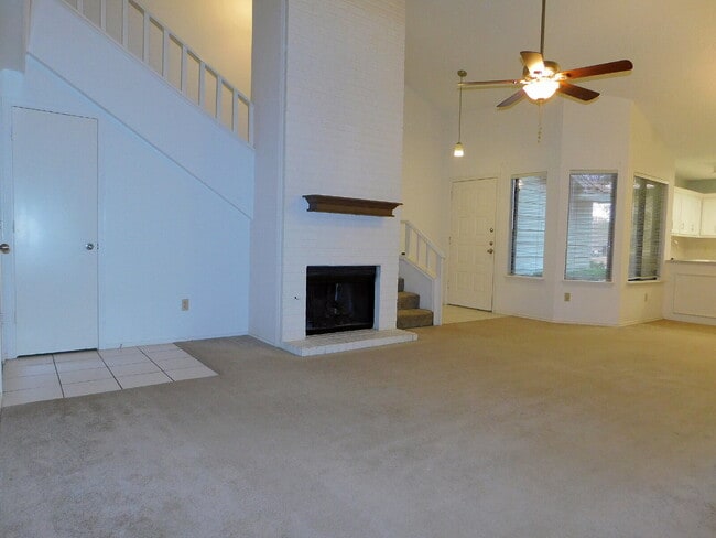 Photo - Beautiful Townhouse off Frankford!