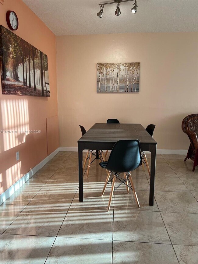 Photo - 1591 NE Miami Gardens Dr Unit 107