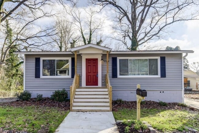 Photo - 284 Barfield Ave SW