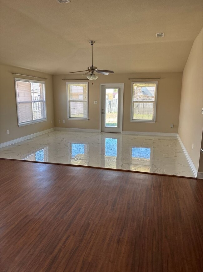 Photo - **Charming 3-Bedroom, 2-Bath Home for Rent in West Gulfport, MS!**