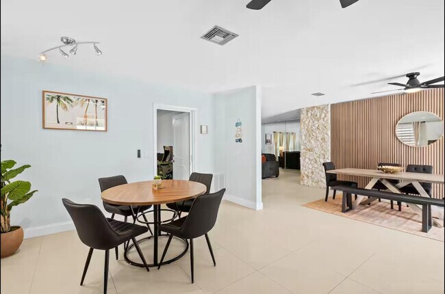 Photo - 304 SE 4th St