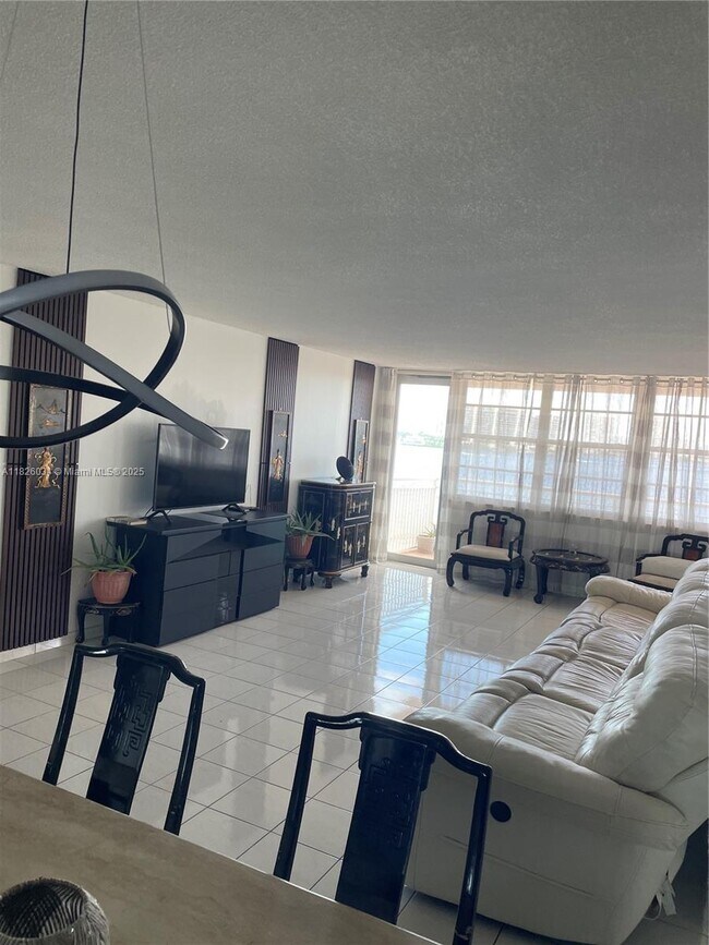 Photo - 251 174th St Unidad 320