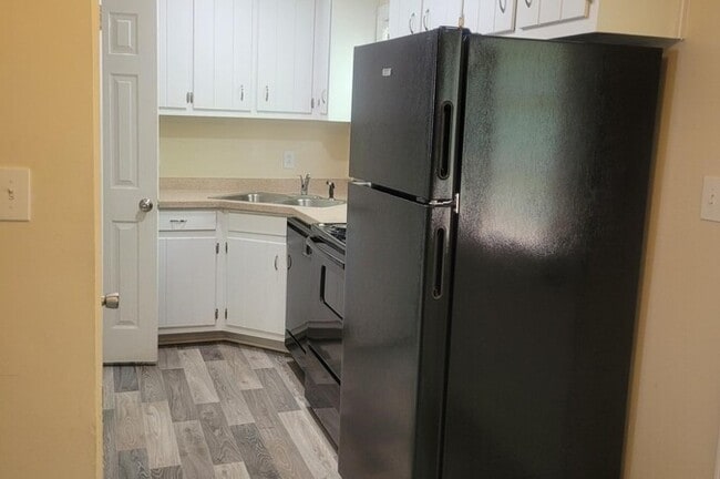 Building Photo - Colony Apartments