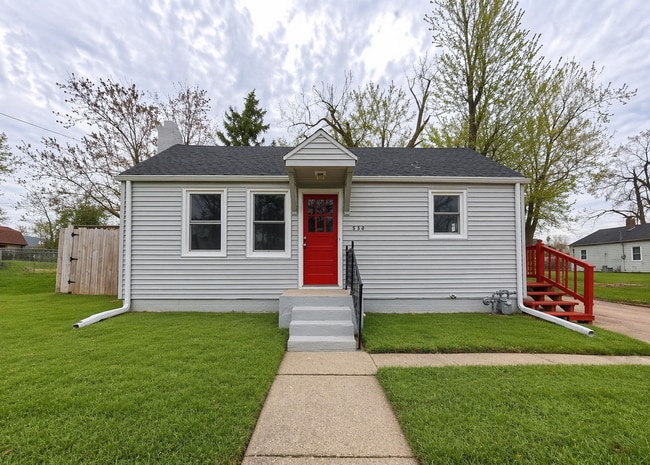 Building Photo - Updated 2 Bedroom 1 Bath