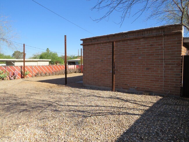 Photo - Charming Bungalow Guest House with utilities in Central Tucson