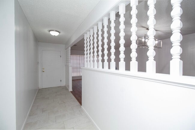 Photo - 412 Longshadow Rd