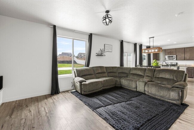 Photo - 247 W Box Creek Dr