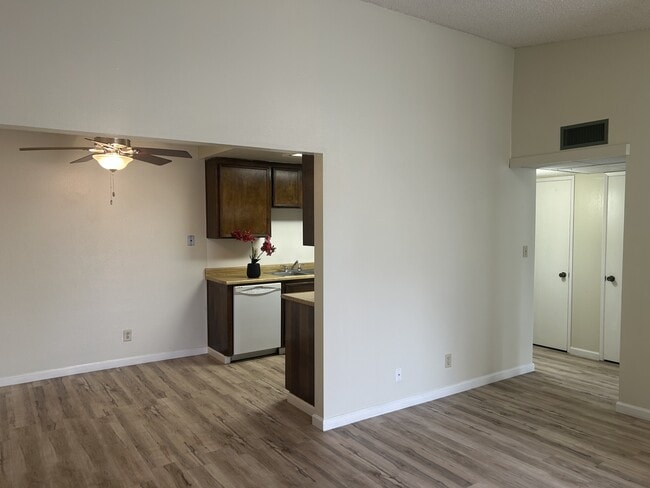 Building Photo - 1313 Floyd Ave