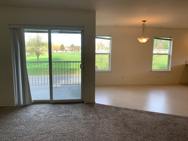Photo - Large 2 bed/2 bath Condo in Walnut Grove Unidad 322 #101