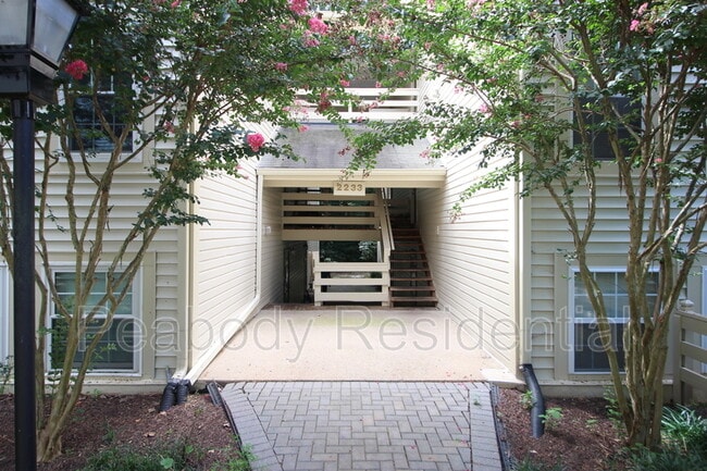 Building Photo - 2233 Lovedale Ln Rental
