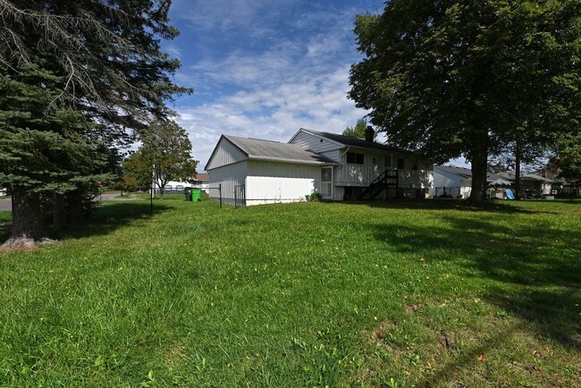 23580 Comstock Rd