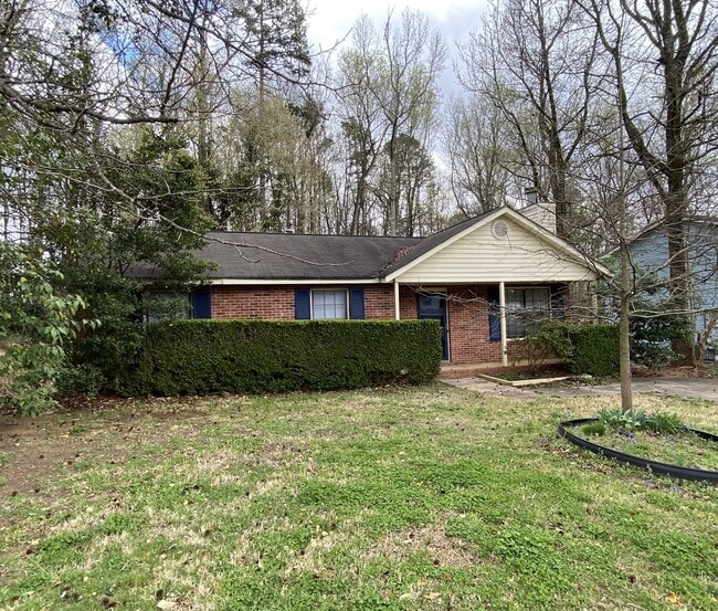 Building Photo - Great, 3-bed / 2 full bath location off th... Rental