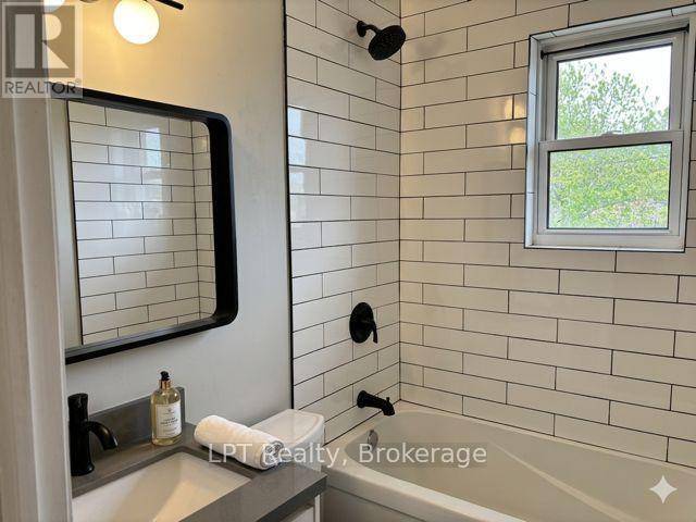 Photo - 325 Baldwin St