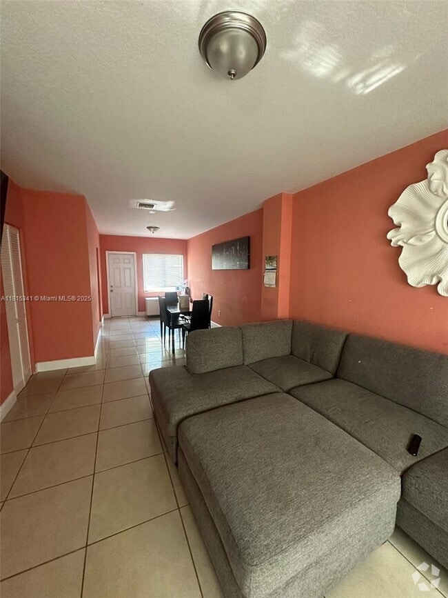 Building Photo - 8319 NW 5th Ave Unit 8319 Rental