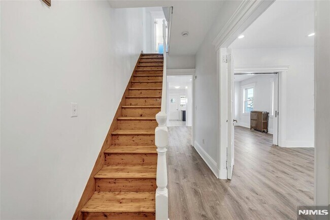 Photo - 425 Hancock Pl