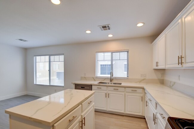 Photo - Spacious 3-Bed Green Valley Townhome with Modern Kitchen – 89074