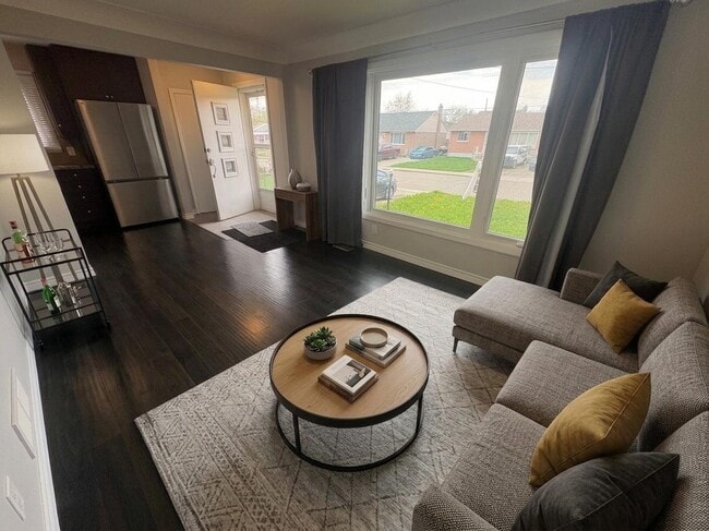 Photo - Spacious 3 Bed Main Floor on East Mountain Unit 1