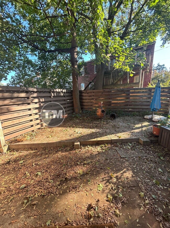 Photo - 662 W Chestnut St