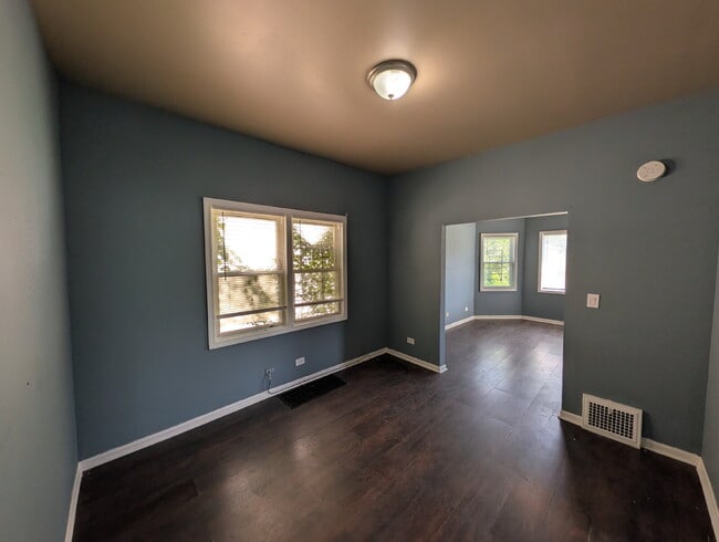 Spacious 1BR/1BA with Off-Street Parking – $1,000/Month