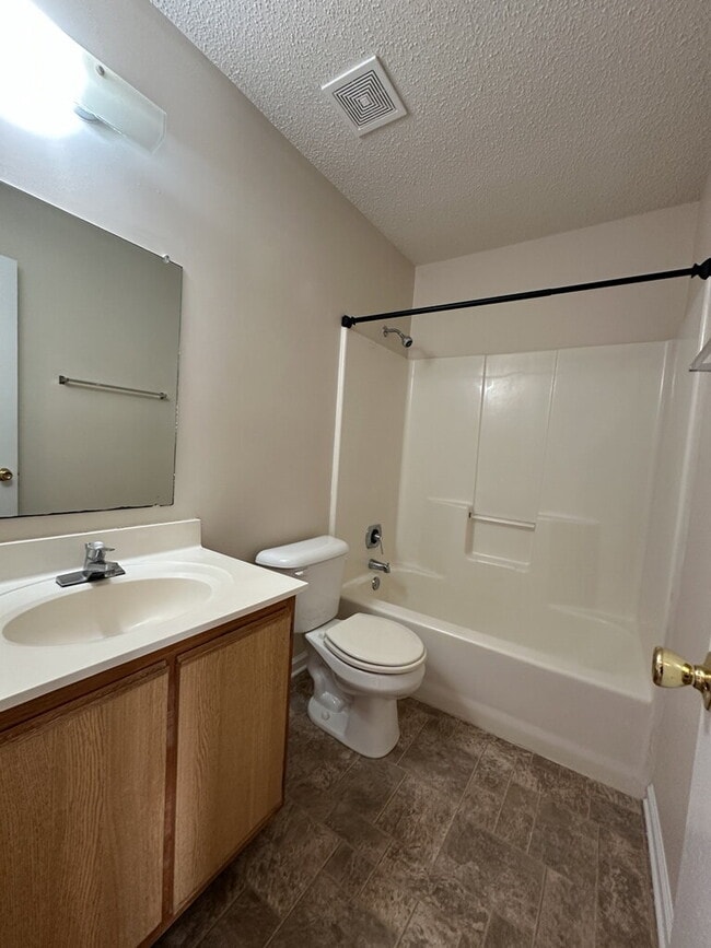 Photo - 105 Live Oak Ct