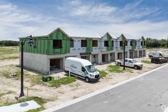 Building Photo - Buckingham Village