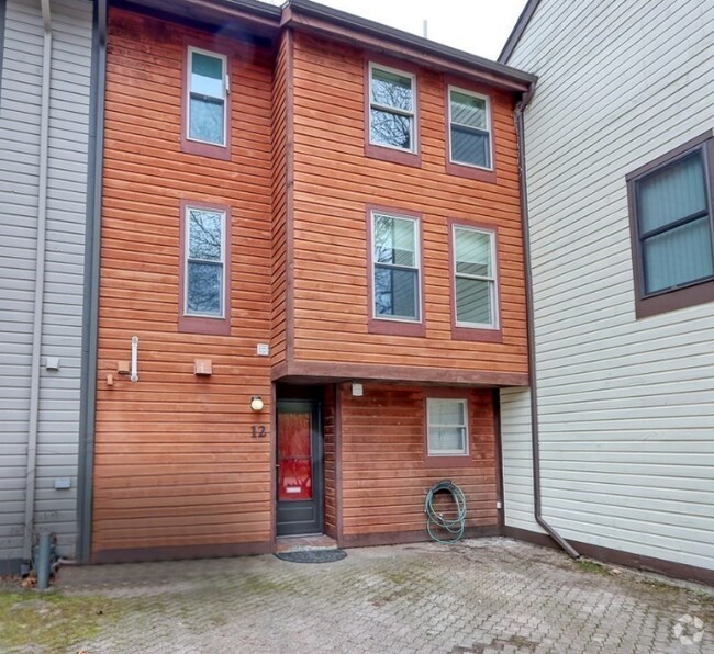 Building Photo - 12 Lilac Ct Rental