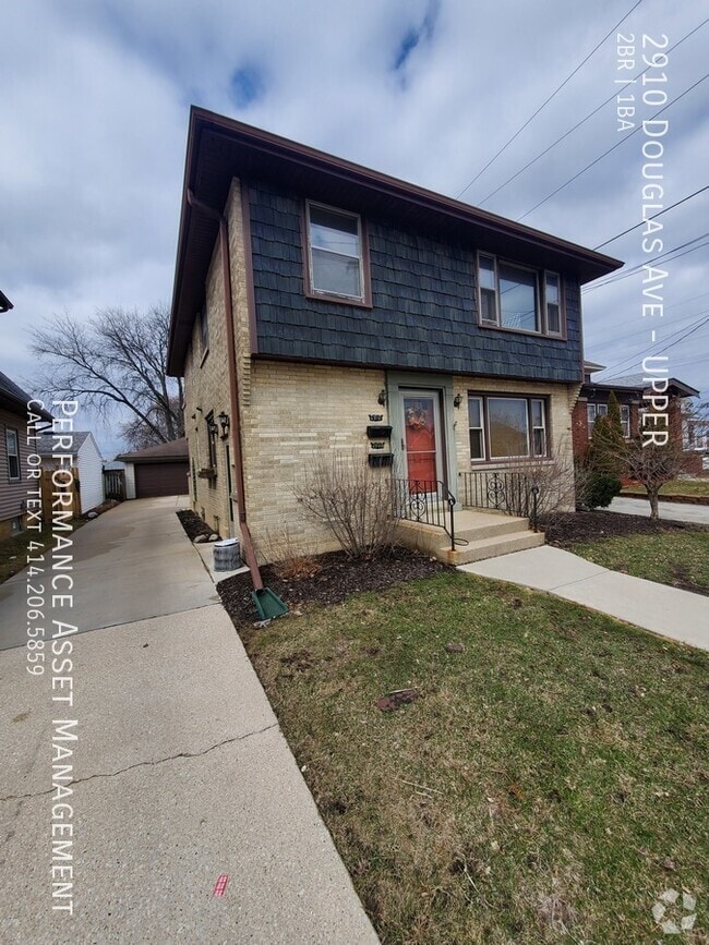Building Photo - 2910 Douglas Ave Unit UPPER Rental