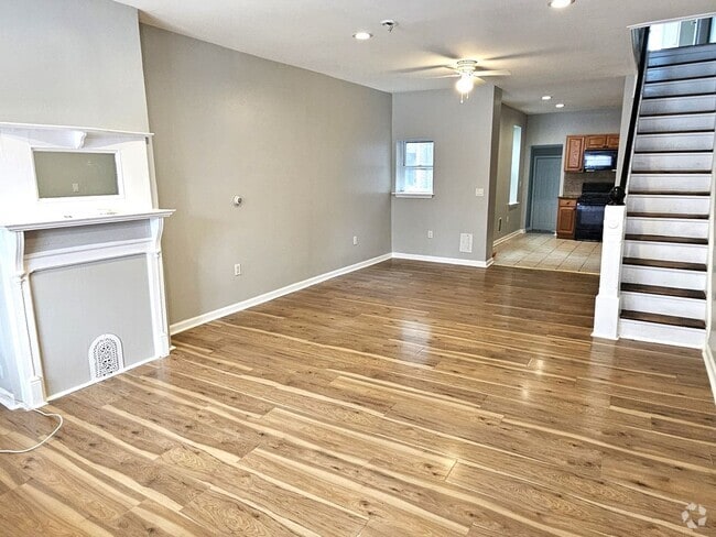 Building Photo - 3 Bedroom 1 bathroom Available Rental