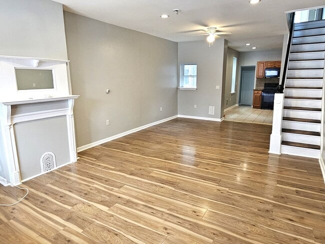 3 Bedroom 1 bathroom Available - 3 Bedroom 1 bathroom Available Casa