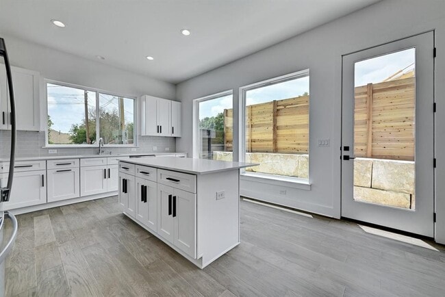 Photo - 2308 Maxwell Ln