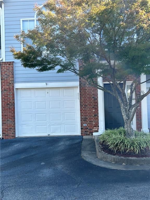 104 Vinings Forest Cir SE