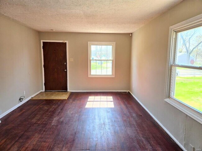 Photo - "Charming 3-Bedroom Home on Cameron Road, St. Louis – Cozy 1026 Sq Ft with Full Bath!"  We accept...
