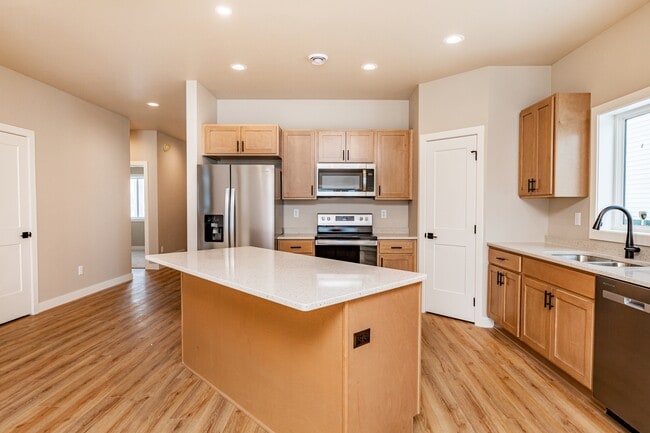 Photo - 6614 68th St S