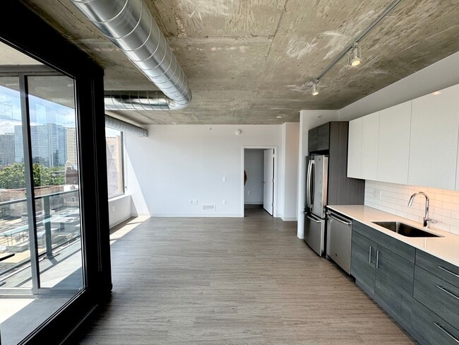 Photo - 4539 N Sheridan Rd