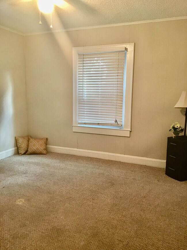 Photo - SPACIOUS 2 BED HOUSE!  If there was a picture of QUAINT in the dictionary, this house would be it.